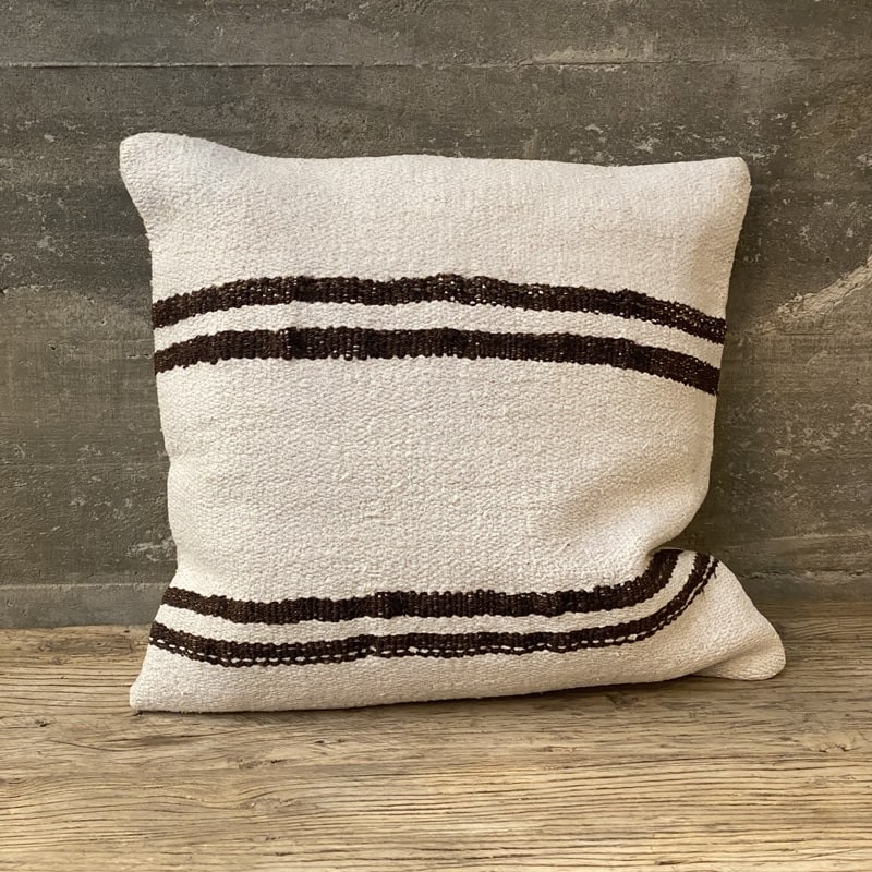 Coussin en chanvre artisanal - pH7 Bordeaux Coussin en chanvre artisanal - pH7 Bordeaux