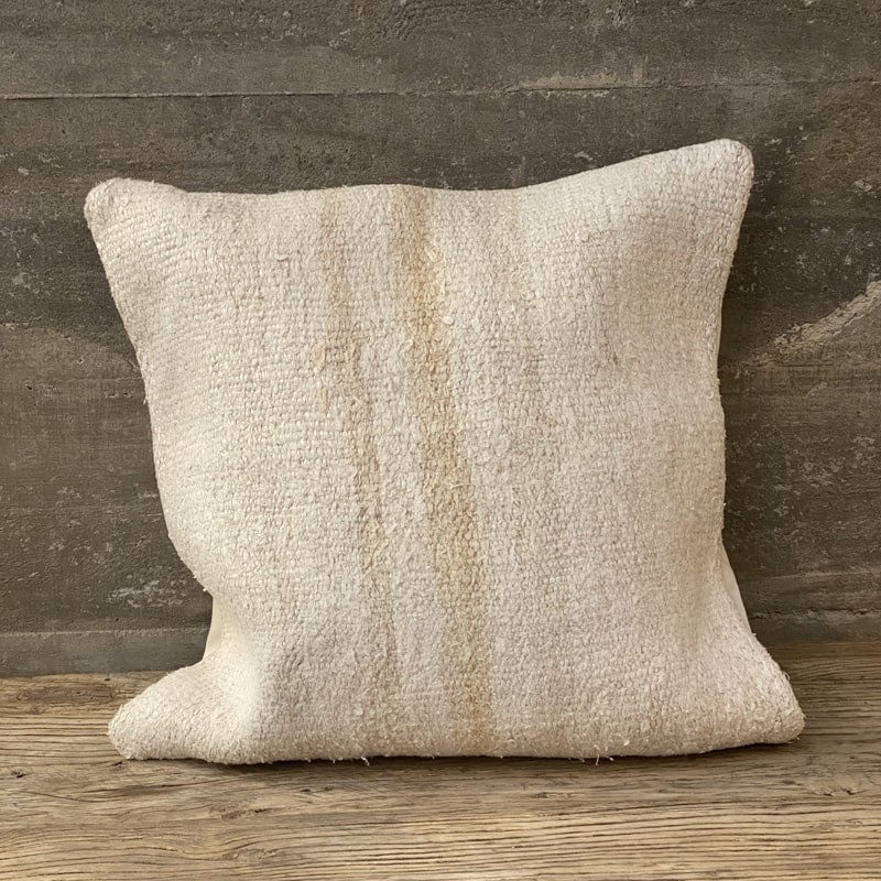 Coussin en chanvre artisanal - pH7 Bordeaux Coussin en chanvre artisanal - pH7 Bordeaux
